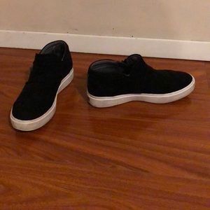 memory foam sneakers